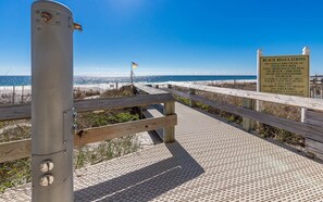 Property grounds - Phoenix West 1702 - Beautiful 3BR Gulf Front Condo (Orange Beach)