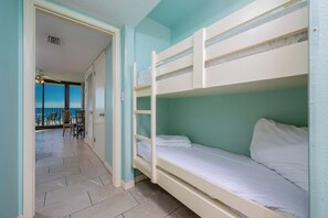 1 bedroom, iron/ironing board, free WiFi, bed sheets - LOW FLOOR! Beach Front Hotels! Full Kitchen - Phoenix All Suites (Gulf Shores)