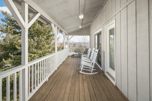 Terrace/patio - 4BR Blowing Rock Home w/ Hot Tub, Game Room & Views (Blowing Rock)