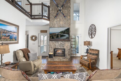 4BR, poreallas, biljardipöytä, näkymät, 2 King Suites, App Ski Mtn, pöytäkirja Boone, Blowing Rock