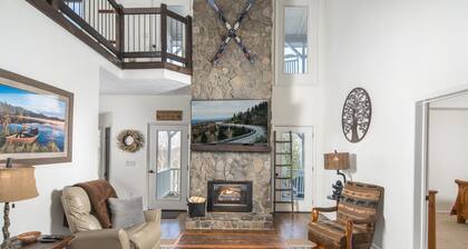 4BR, poreallas, biljardipöytä, näkymät, 2 King Suites, App Ski Mtn, pöytäkirja Boone, Blowing Rock