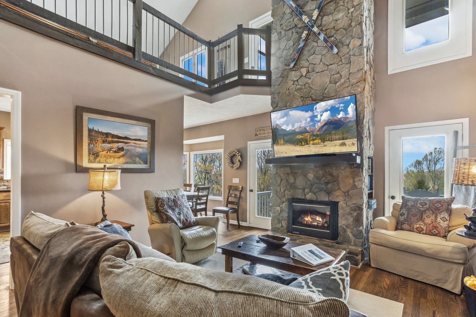 Smart-TV, peis og DVD-spiller