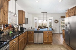 Fridge, microwave, oven, stovetop - Family-Friendly Home near Top Attractions (Blowing Rock)