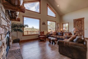 Smart-TV, Kamin, DVD-Player, Tischtennisplatte