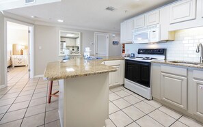 Refrigerador, microondas, horno y lavavajillas 