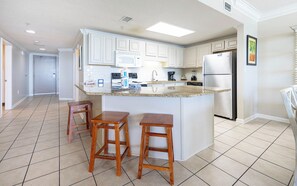 Réfrigérateur, micro-ondes, four, lave-vaisselle