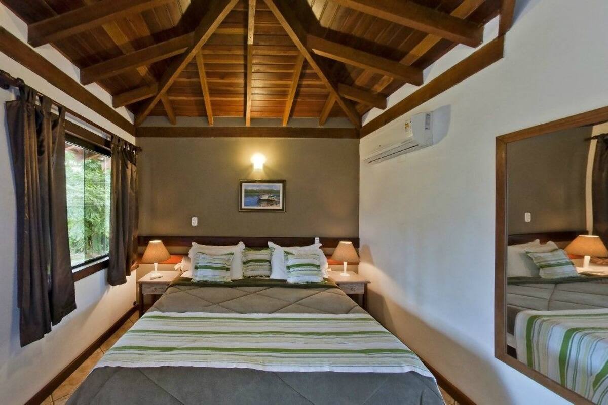Minibar, iron/ironing board, bed sheets