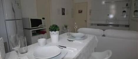 标准公寓, 1 间卧室 | 起居区 | 电视