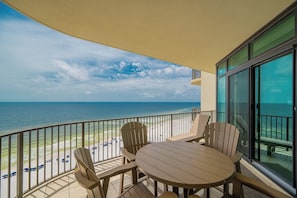 Outdoor dining - Flip-Flop Life Activated  Phoenix West 1406 (Orange Beach)