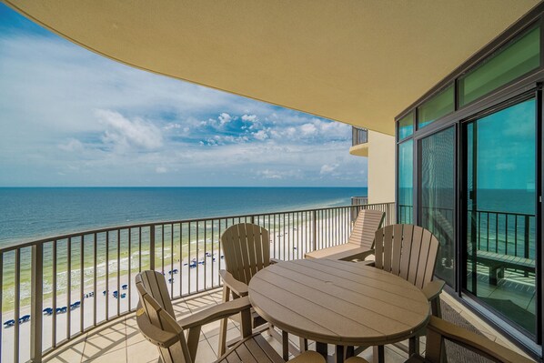 Outdoor dining - Flip-Flop Life Activated Phoenix West 1406 (Orange Beach)