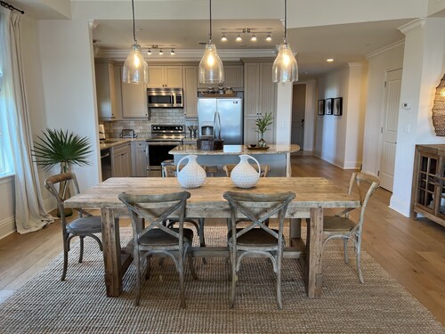 Impresionantes vistas al agua con un enorme lani 