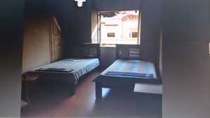 Casa, para no fumadores, vista a la ciudad | Cortinas blackout, tabla de planchar con plancha y wifi gratis