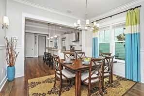Dining - LOCATED IN WATERCOLOR!!!! SLEEPS UP TO 10! (Santa Rosa Beach)