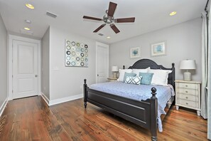 4 bedrooms, iron/ironing board, free WiFi, bed sheets - LOCATED IN WATERCOLOR!!!! SLEEPS UP TO 10! (Santa Rosa Beach)