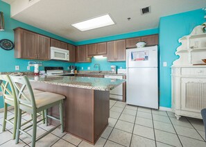 Réfrigérateur, micro-ondes, four, lave-vaisselle