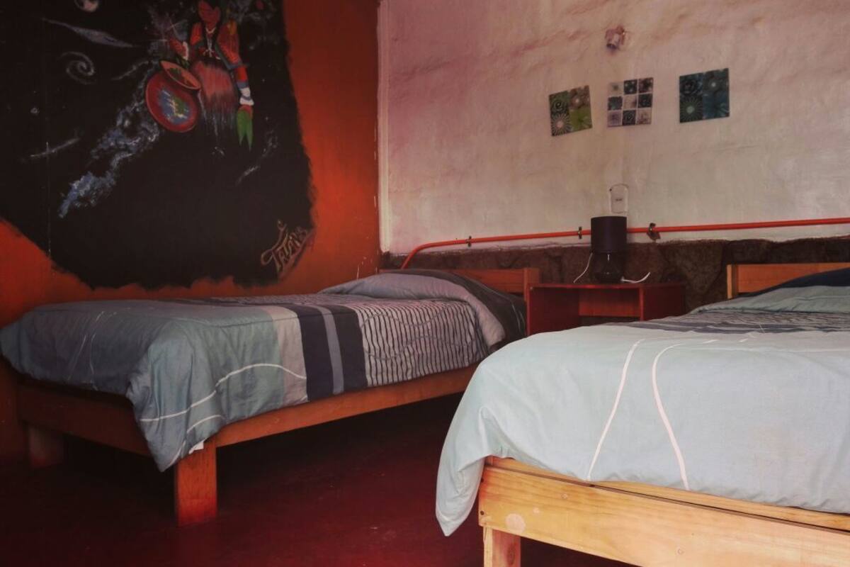 Chambre Double, 2 lits une place, salle de bains commune