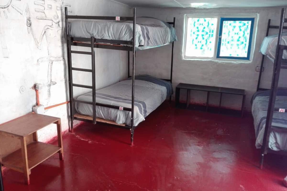 Dortoir Partagé, dortoir mixte, salle de bains commune