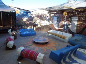 Terrace/patio - Hostal Atacama Tatais - Hostel (San Pedro de Atacama)