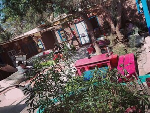 Terrace/patio - Hostal Atacama Tatais - Hostel (San Pedro de Atacama)