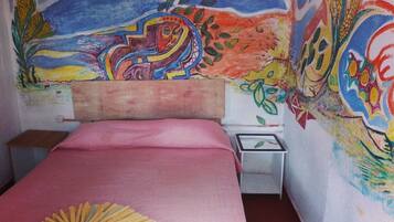 Iron/ironing board, bed sheets