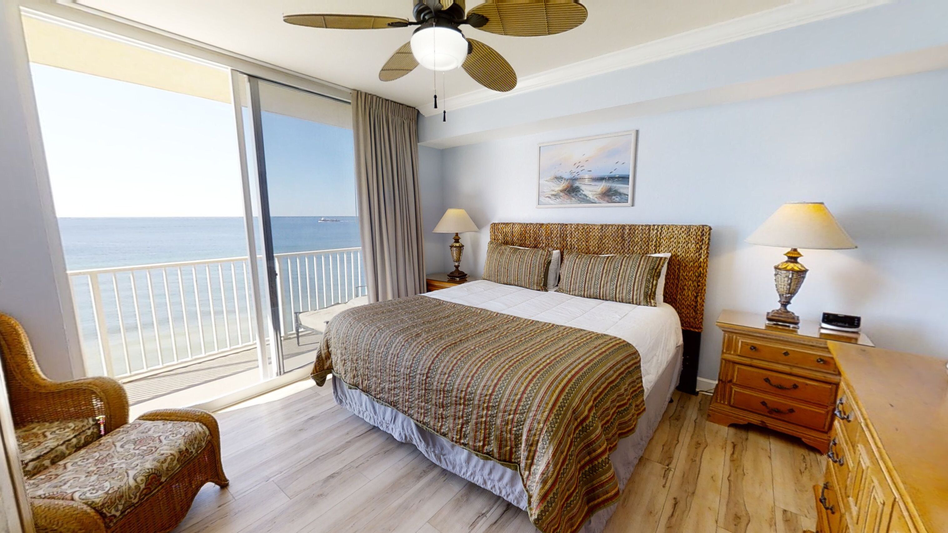 Beautiful Beach Front w/ Free Beach Chairs Free Golf & Activities Daily!