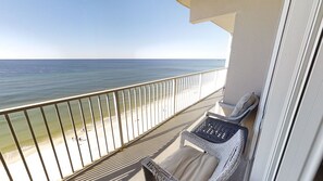 Property grounds - Beautiful Beach Front w/ Free Beach Chairs, Golf & Activities Daily! (Panama City Beach)