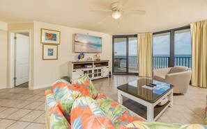 Télévision à écran plat, chaîne hi-fi