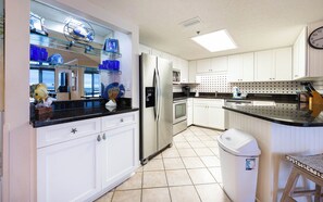 Réfrigérateur, micro-ondes, four, lave-vaisselle