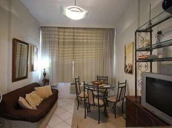 Apartamento standard, 1 quarto | Sala de estar