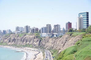 Beach nearby - Barranco Ocean View Luxury Apartment (Lima)