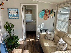 Interior - La Maria - Sunnyside Breeze Cottage / Walking Distance to Laguna Beach (Panama City Beach)