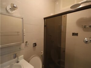 Standard Apartment, 1 Bedroom | Bathroom - GoHouse Leopoldo 602 (Rio de Janeiro)