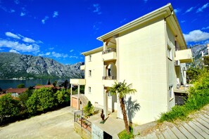 Front of property - Apartments Soso (Donji Stoliv)