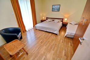 1 chambre, bureau, chambres insonorisées, fer et planche à repasser