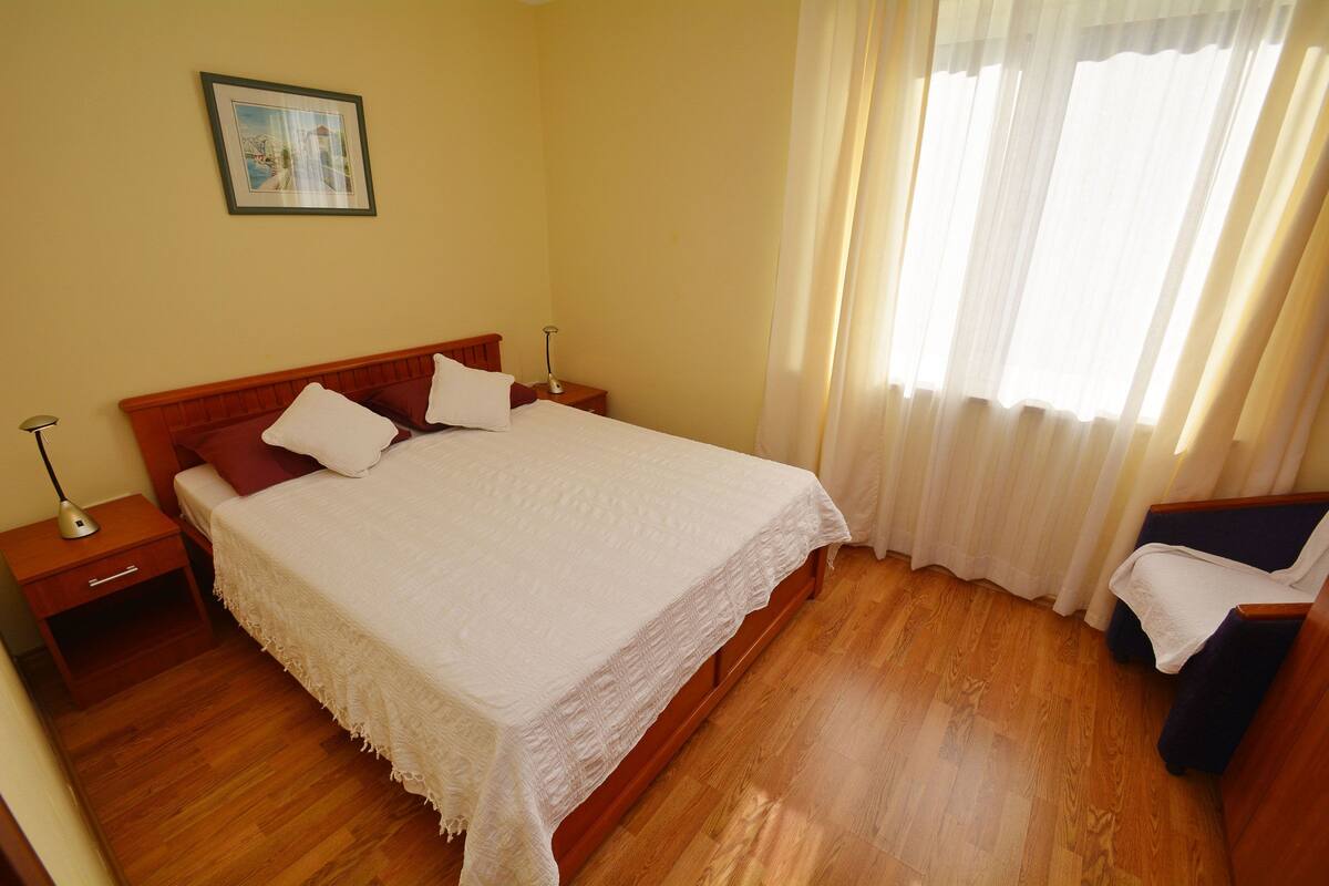 Appartement, 1 slaapkamer, uitzicht op zee (3) | 1 slaapkamer, een bureau, geluiddichte muren