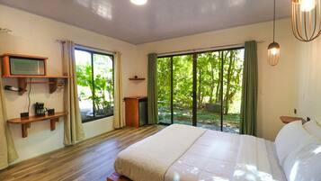 Habitación superior, 1 cama de matrimonio grande, vistas a la montaña | Sistema de insonorización, tabla de planchar con plancha, wifi gratis