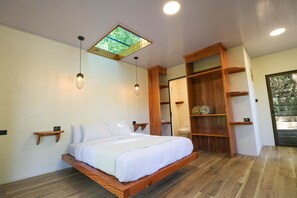Superior Room, 1 King Bed, Mountain View | Soundproofing, iron/ironing board, free WiFi, wheelchair access