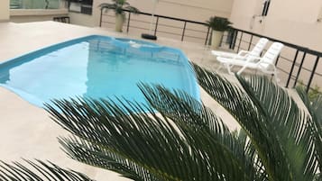 Piscine extérieure (ouverte en saison)