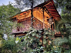 客房內保險箱、獨特裝潢、布置獨特、床單