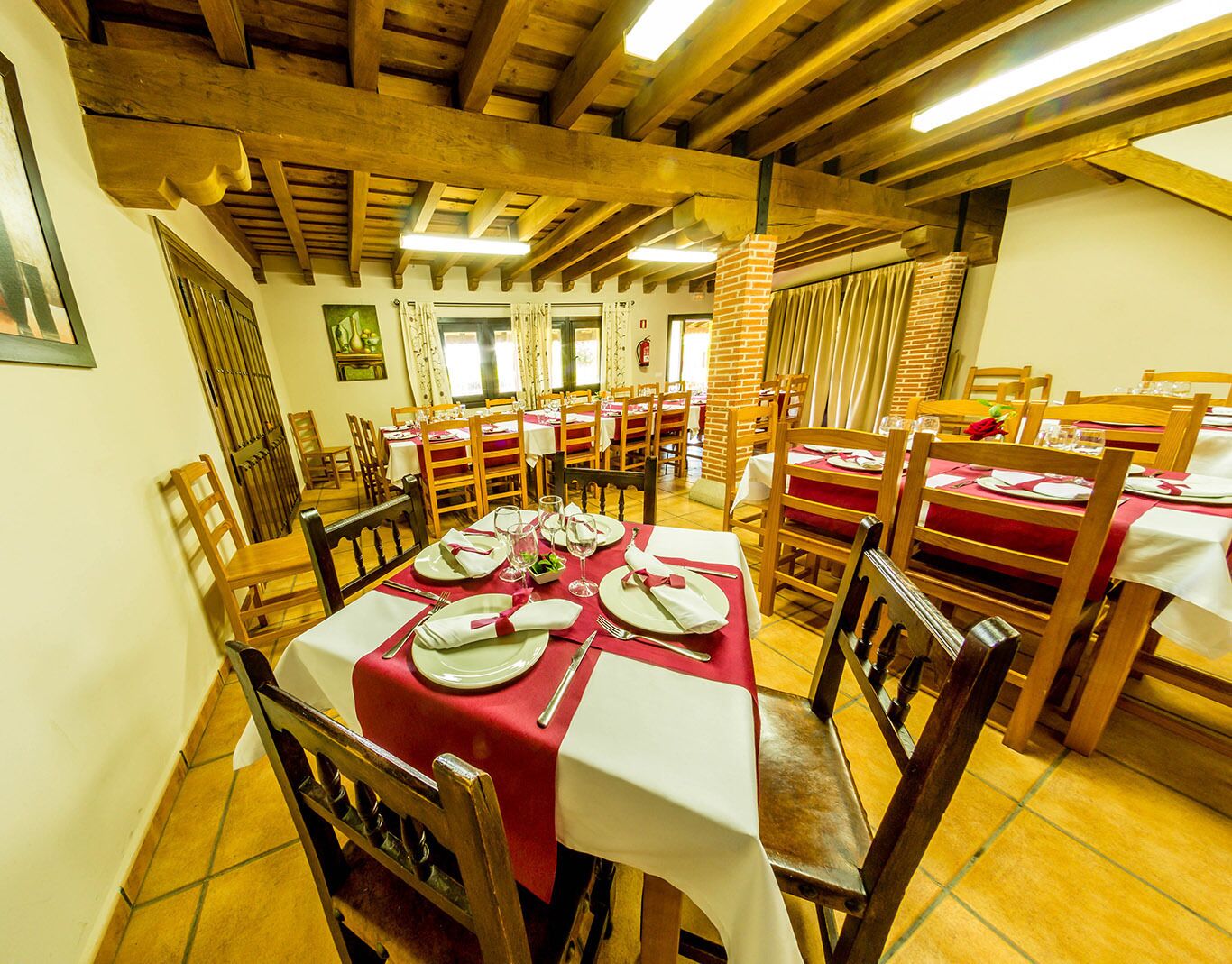S'hi serveixen esmorzars, dinars i sopars 