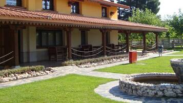 Breakfast, lunch, dinner served; local cuisine