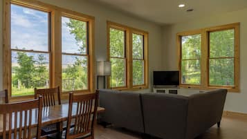 Family House, Mountain View | Free WiFi, bed sheets