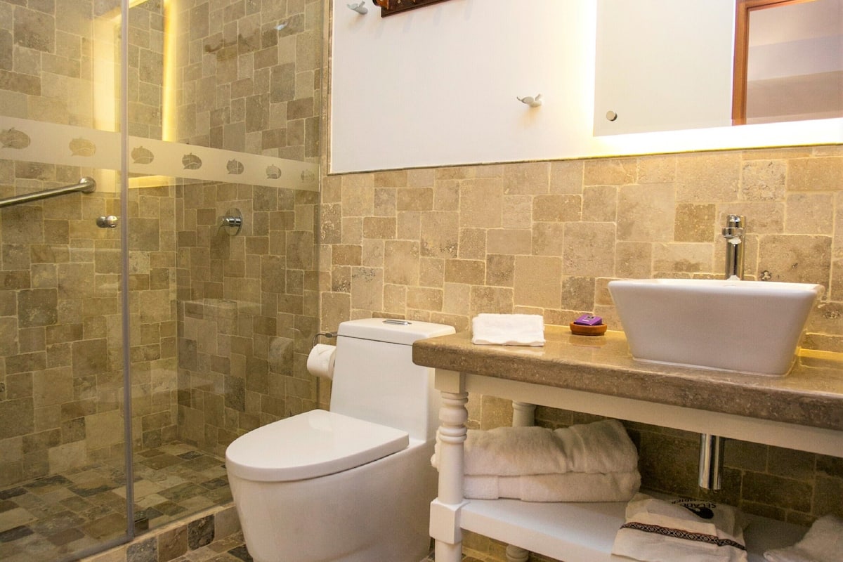 junior suite, 1 king bed | bathroom | shower, rainfall showerhead, free toiletries, hair dryer