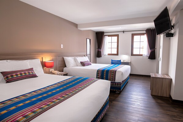 Premium bedding, memory-foam beds, in-room safe, desk - Atoq San Blas Hotel (Cusco)