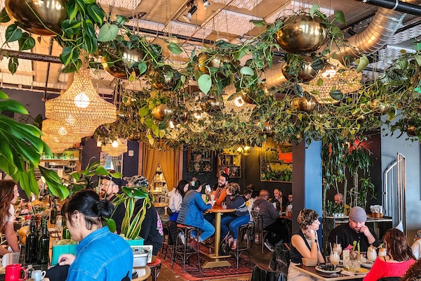 Se sirven comidas, cenas y brunch