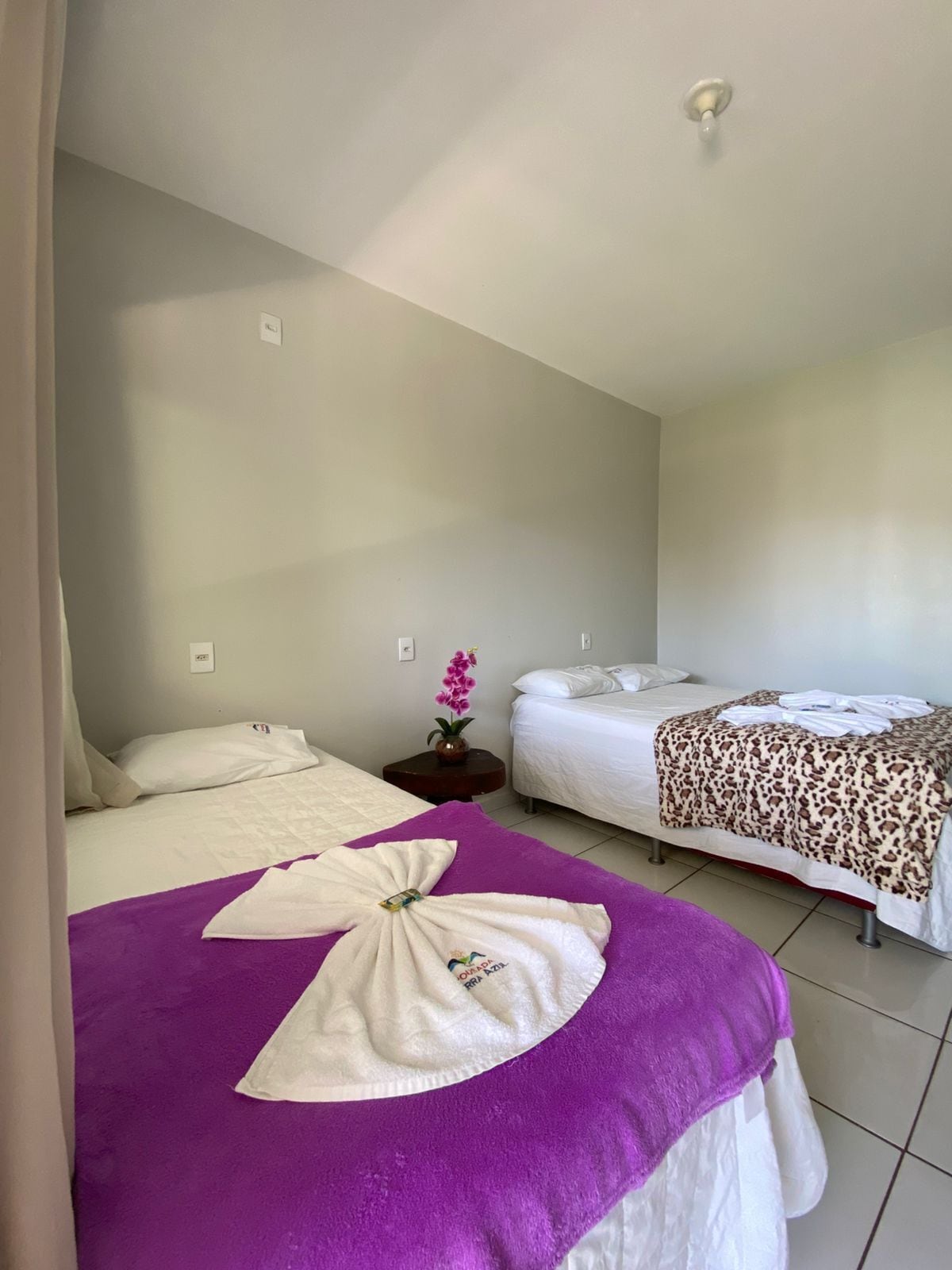 Quarto triplo | 1 quarto, frigobar, cortinas blackout, Wi-Fi de cortesia