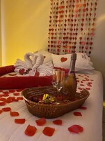 Double Room | 1 bedroom, minibar, blackout drapes, free WiFi