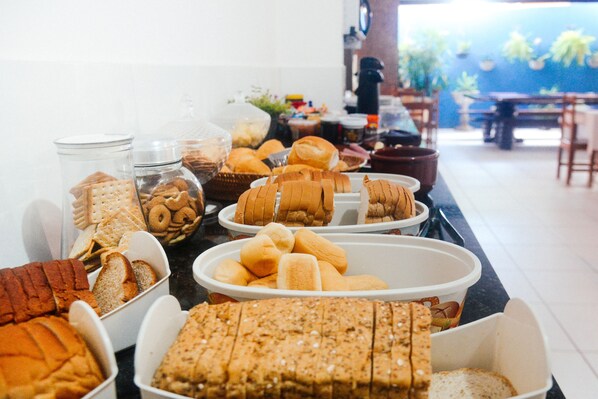 Free daily cooked-to-order breakfast 