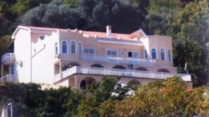 Front of property - Apartments Villa Ana (Budva)