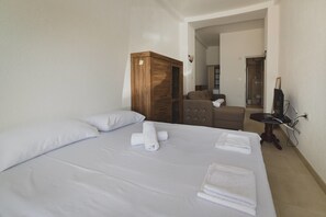 Comfort Studio, 1 Bedroom, Terrace, Sea View | 1 bedroom, desk, iron/ironing board, free WiFi - Apartments Villa Ana (Budva)